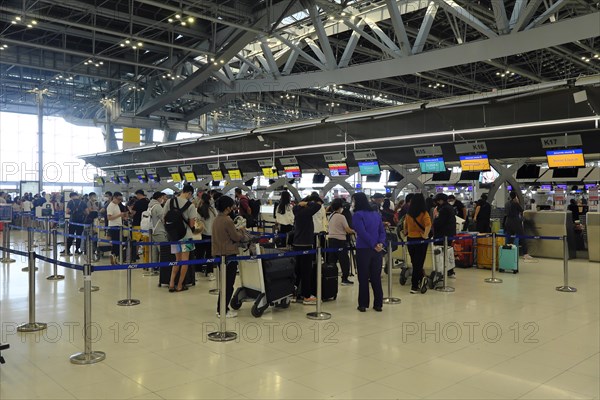 Passengers at the Singapore Airline counter