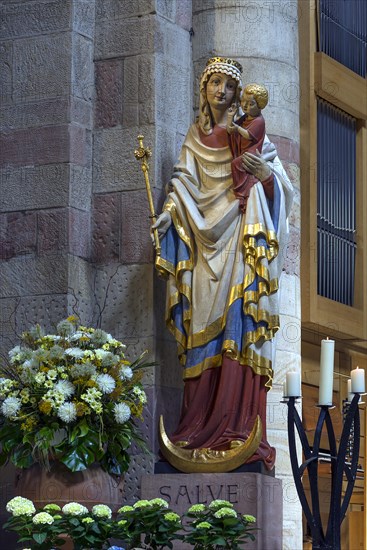 Statue of the Virgin Mary with the Child Jesus