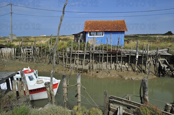 Colourful cabins of oyster farm at la Baudissiere near Dolus