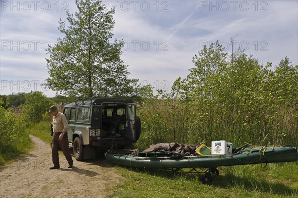 Transporting a boat with a car