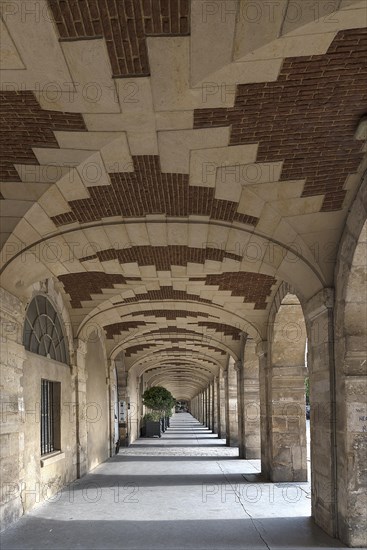 Historic arcade of the Hotel de Sully