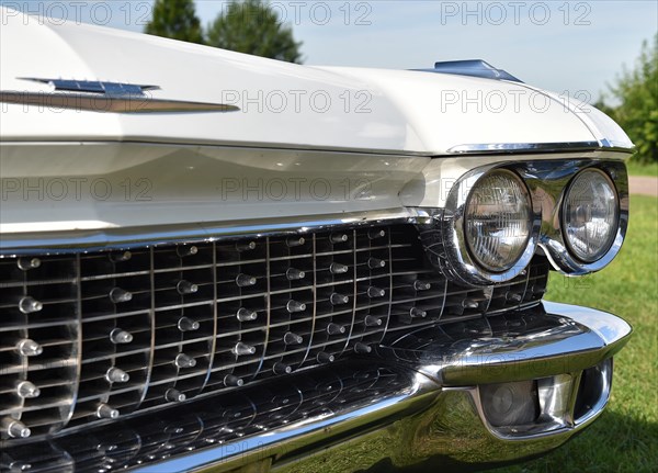 Radiator grille Cadillac Sedan