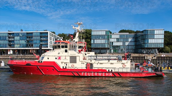 Fire brigade ship in the port of Hamburg