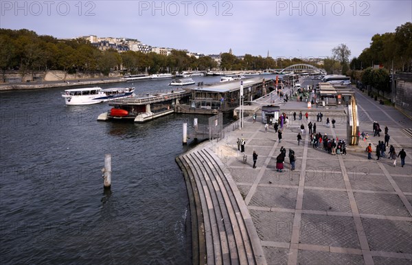 View from the Pont d'Iena bridge onto the Port de la Bourdonnais