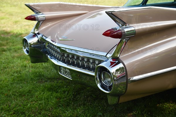 Rear wing Cadillac Sedan