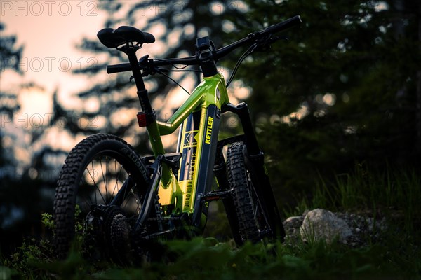 On a sunny spring day on an e-bike in the Zillertal Alps