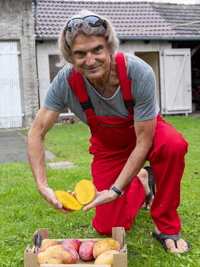 Man shows sliced organic mango