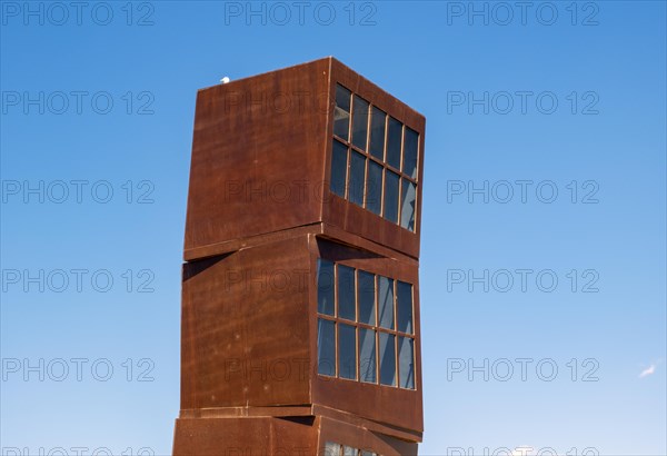 Close-up of Homenatge a la Barceloneta