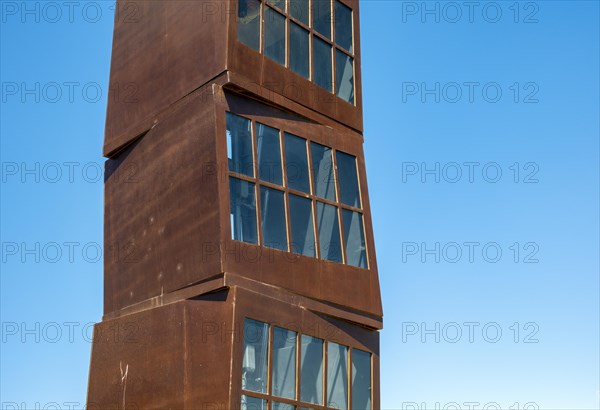 Close-up of Homenatge a la Barceloneta