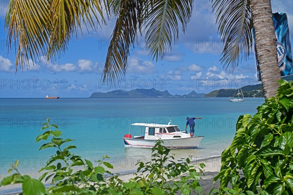 Small fishing boat anchored before Paradise Beach on Carriacou