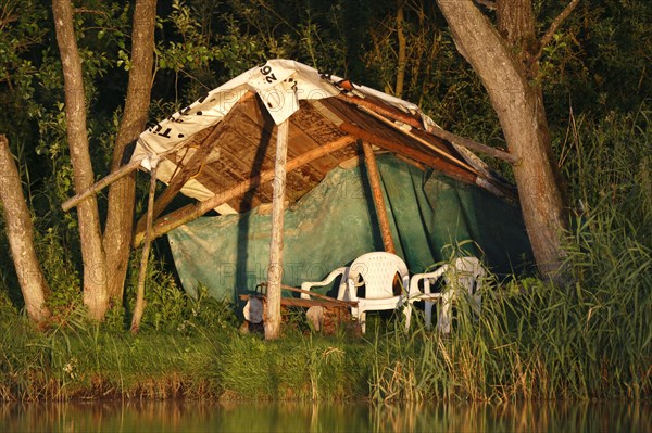 Shelter for anglers and nature photographers in a peat bog on the River Peene