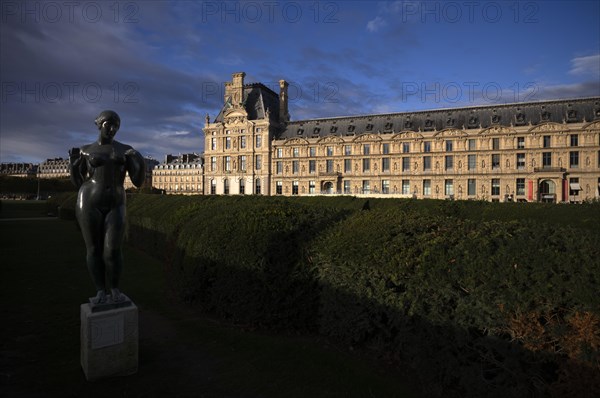 Bronze statue Venus