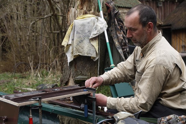 Conversion work for a kayak to meet the needs of a nature photographer