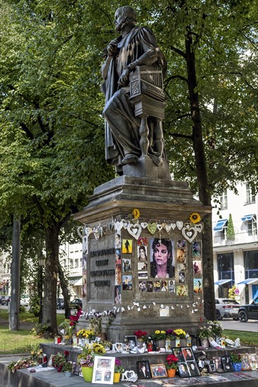 Monument to musician Orlando Di Lasso