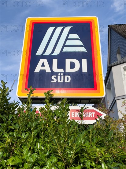 Logo of retail chain retailer grocery chain supermarket discounter Albrecht with lettering Aldi Sued