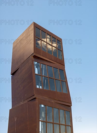 Close-up of Homenatge a la Barceloneta