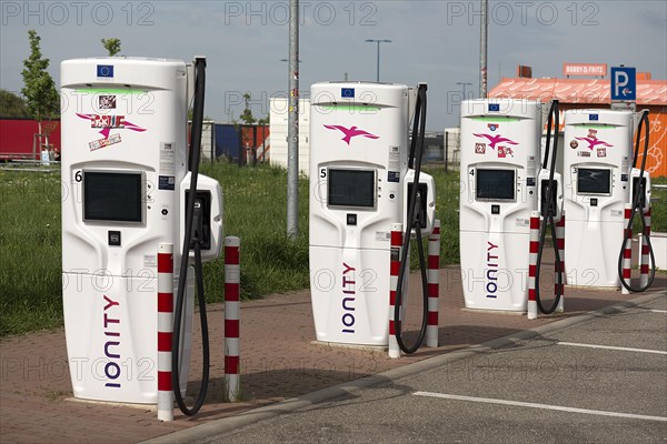 E-car charging stations at a rest area on the A9