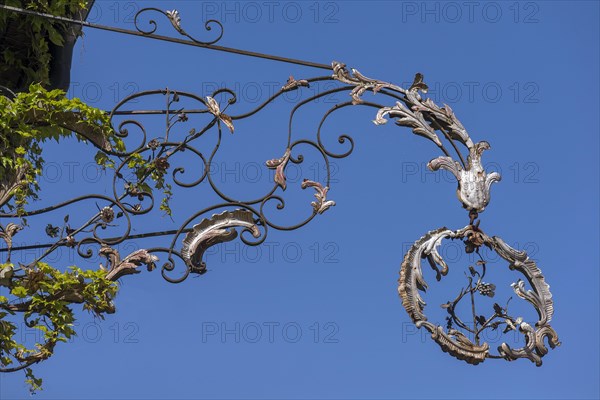 Historical nose sign of a wine tavern