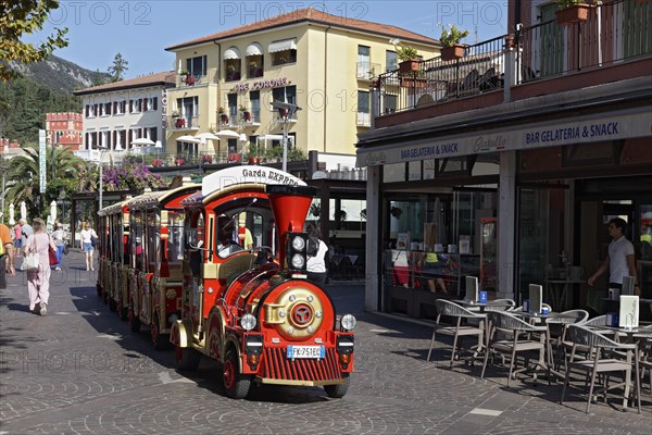 Funicular on the lakeside promenade