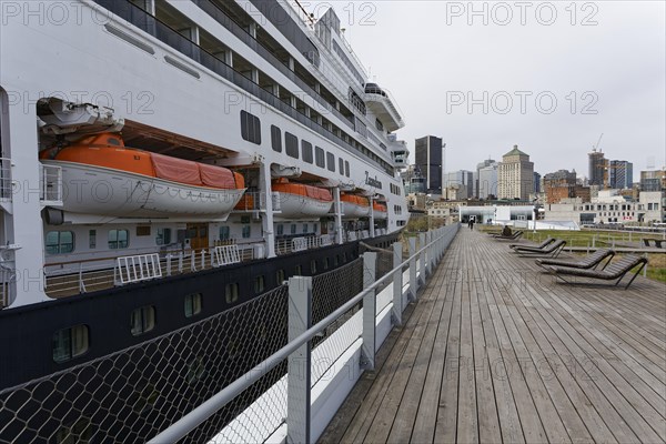 Cruise ship