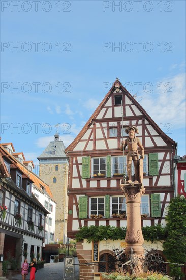 Market fountain on the market square with half-timbered houses and pipe tower