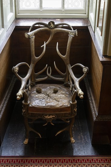 Hunting trophy chair