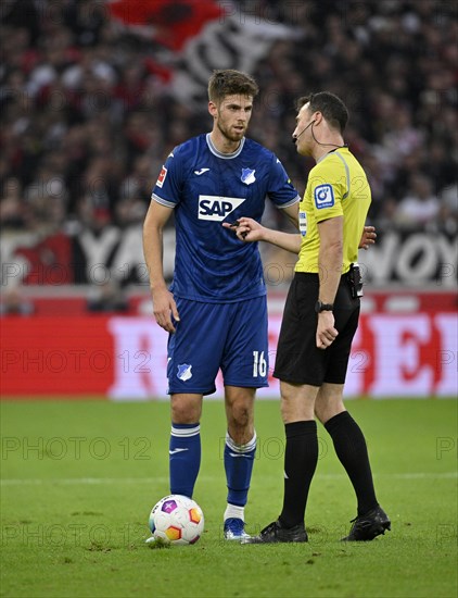 Referee Felix Zwayer talking to Anton Stach TSG 1899 Hoffenheim