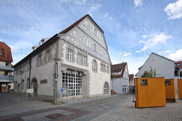 Adlerplatz with half-timbered house Stadtbuecherei