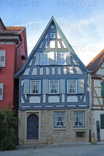 Blue half-timbered house in Niklastorstrasse