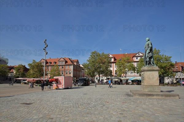 Castle square with market stalls and margrave monument