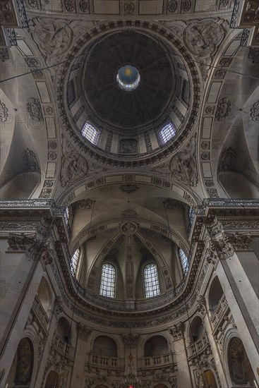 Dome and vault of the Saint Paul Saint Louis Church