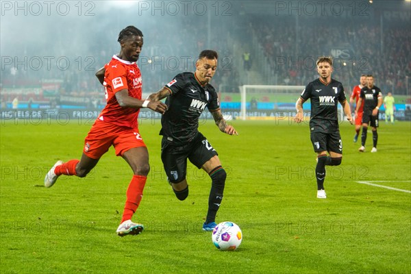 Iago AMARAL BORDUCHI FC Augsburg right in duel with Omar TRAORE 1.FC Heidenheim