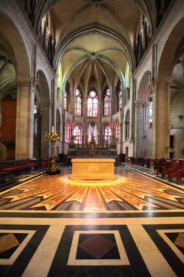 Interior view of the chancel of the Romanesque cathedral St-Jean