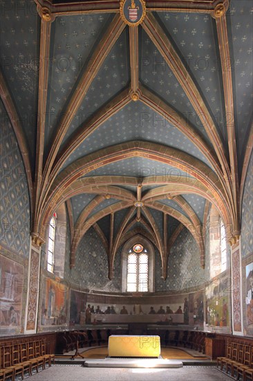 View of the side chapel of the Romanesque St-Jean Cathedral