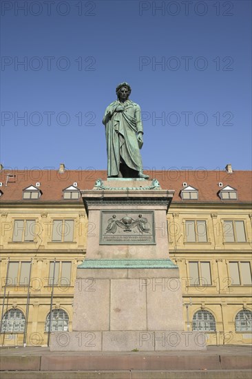 Statue of Friedrich Schiller in front of the Prinzenbau