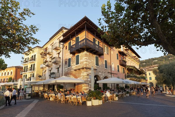 Traditional Hotel Gardesana with terrace restaurant