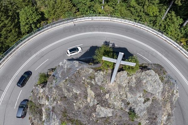 Kreuzfelsenkurve with cars