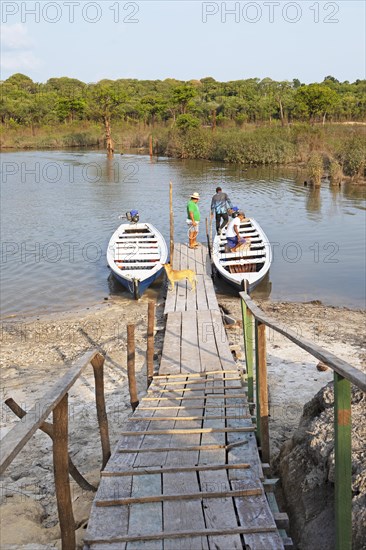 Boats at the jetty to the Rio Amazonas at low water level