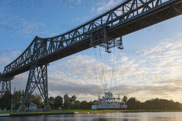 Suspended ferry