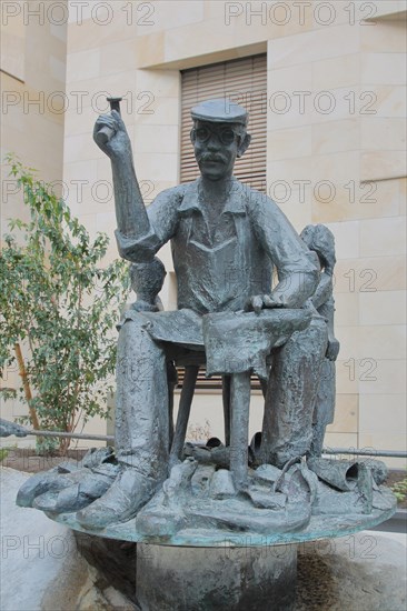 Sculpture with historical shoemaker