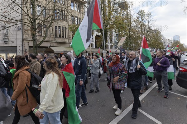 Demo participants with Palestine flags