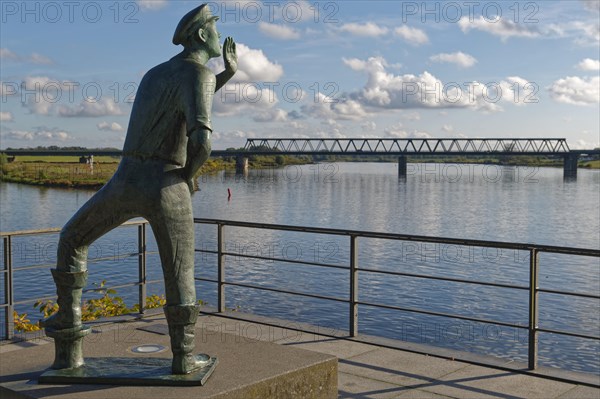 Statue of the Lauenburg Callers on the banks of the Elbe in the old town of Lauenburg on the Elbe. Duchy of Lauenburg