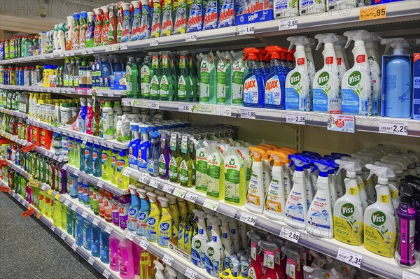 Shelves with cleaning agents