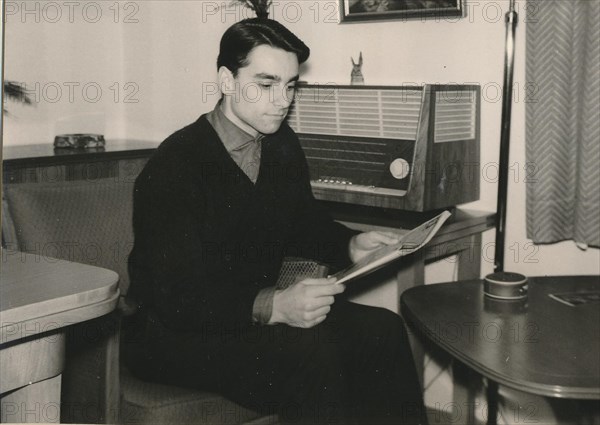 Symbolic image for the 100th anniversary of the radio: German living room 1962