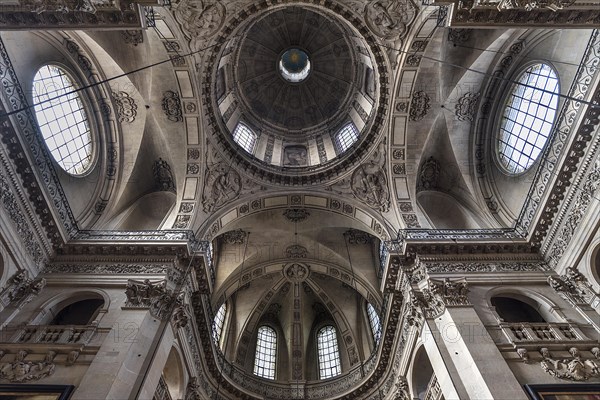 Dome and vault of the Saint Paul Saint Louis Church