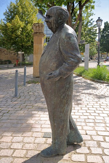 Sculpture and monument to Theodor Heuss