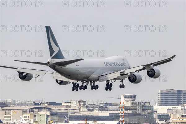 Cargo aircraft on approach