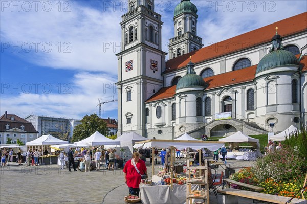 Pottery and craft market at the Lorenzkirche