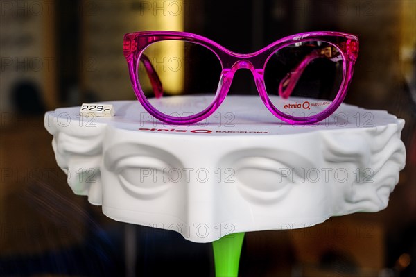 Shop window with red-magenta glasses