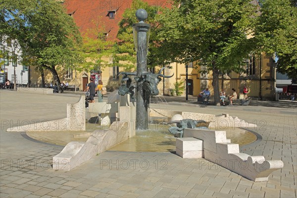 Modern ox fountain by Gunther Stilling with sculptures